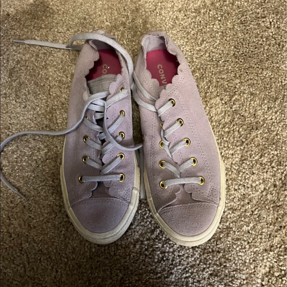 Scalloped Lavender Low top Converse